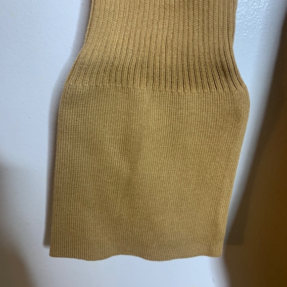 Long collar tan dress - Picture 2 of 4